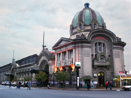 Esta es la estación de La Plata en calle 1 y 44, monumental edificio coronado por una gran cupula, fue inaugurada el primero de Octubre de 1906.